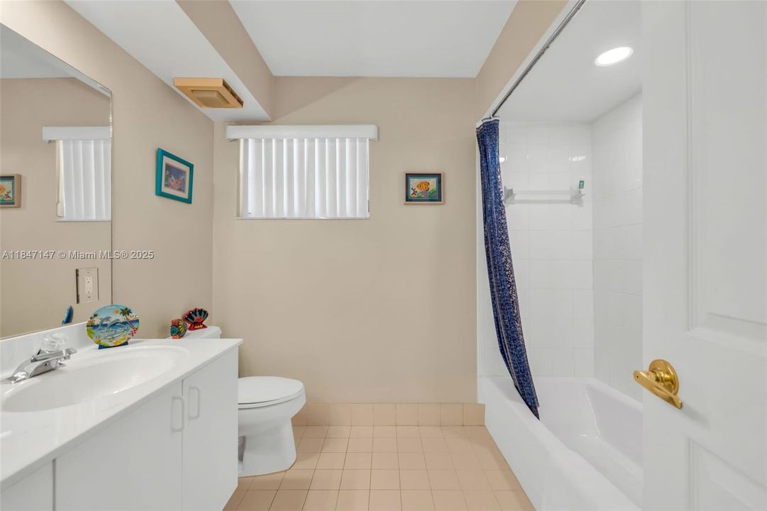 最近售出: $1,199,000 (5 贝兹, 4 浴室, 3768 平方英尺)