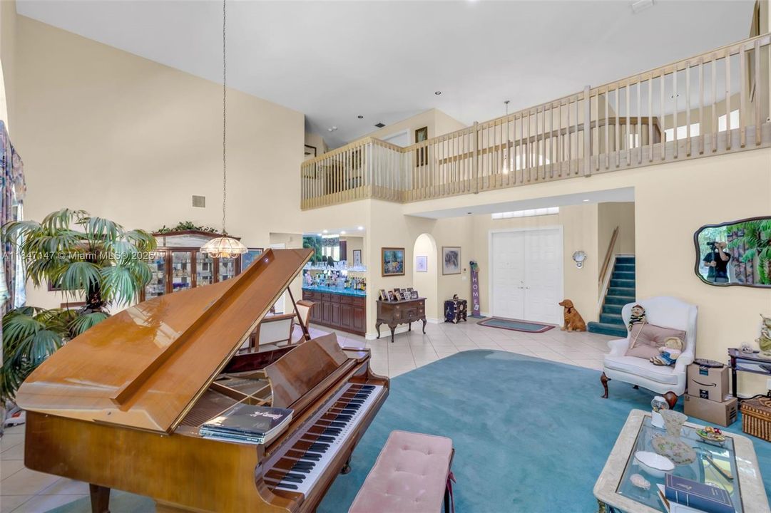 最近售出: $1,199,000 (5 贝兹, 4 浴室, 3768 平方英尺)