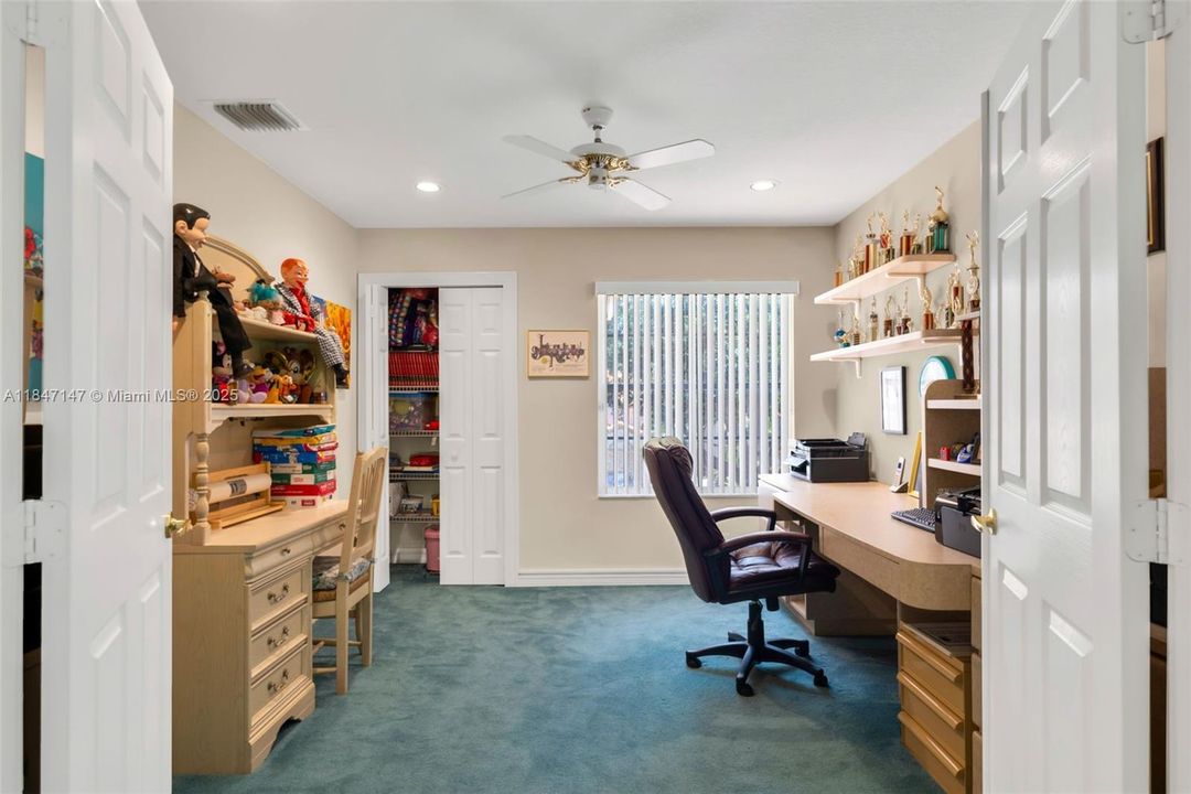 最近售出: $1,199,000 (5 贝兹, 4 浴室, 3768 平方英尺)