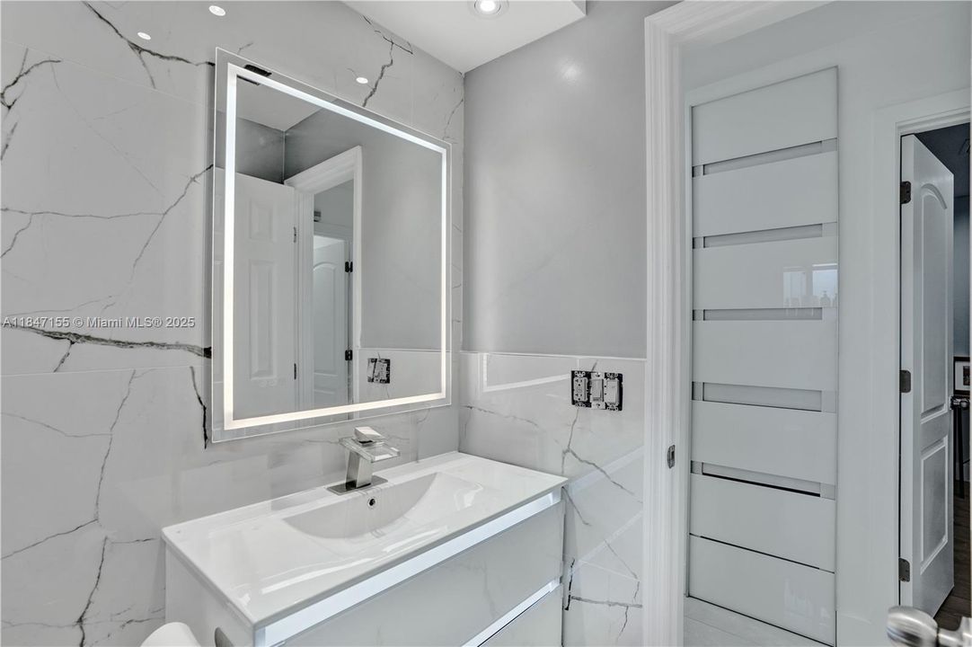 Недавно продано: $595,000 (4 спален, 2 ванн, 1911 Квадратных фут)