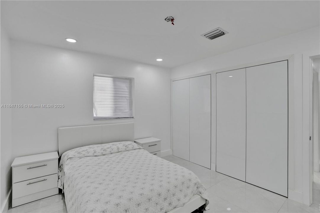 Недавно продано: $595,000 (4 спален, 2 ванн, 1911 Квадратных фут)