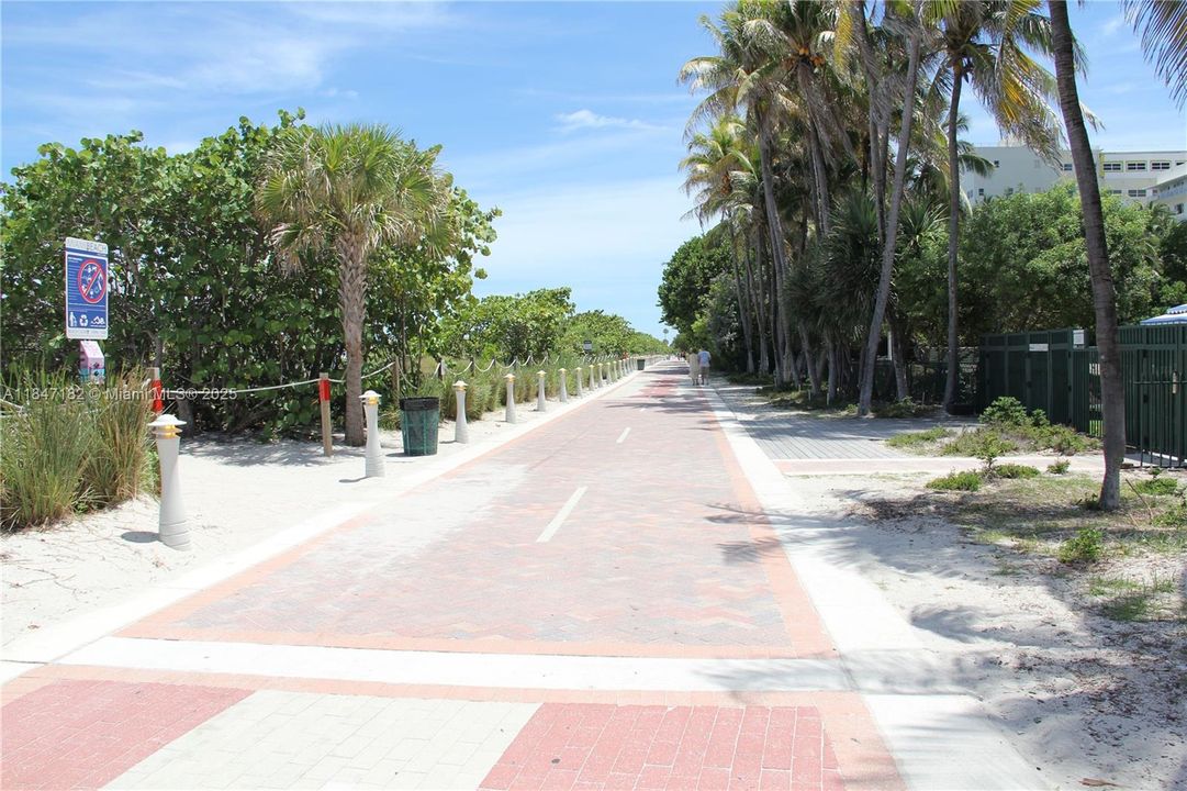 For Sale: $2,700,000 (2 beds, 3 baths, 1557 Square Feet)