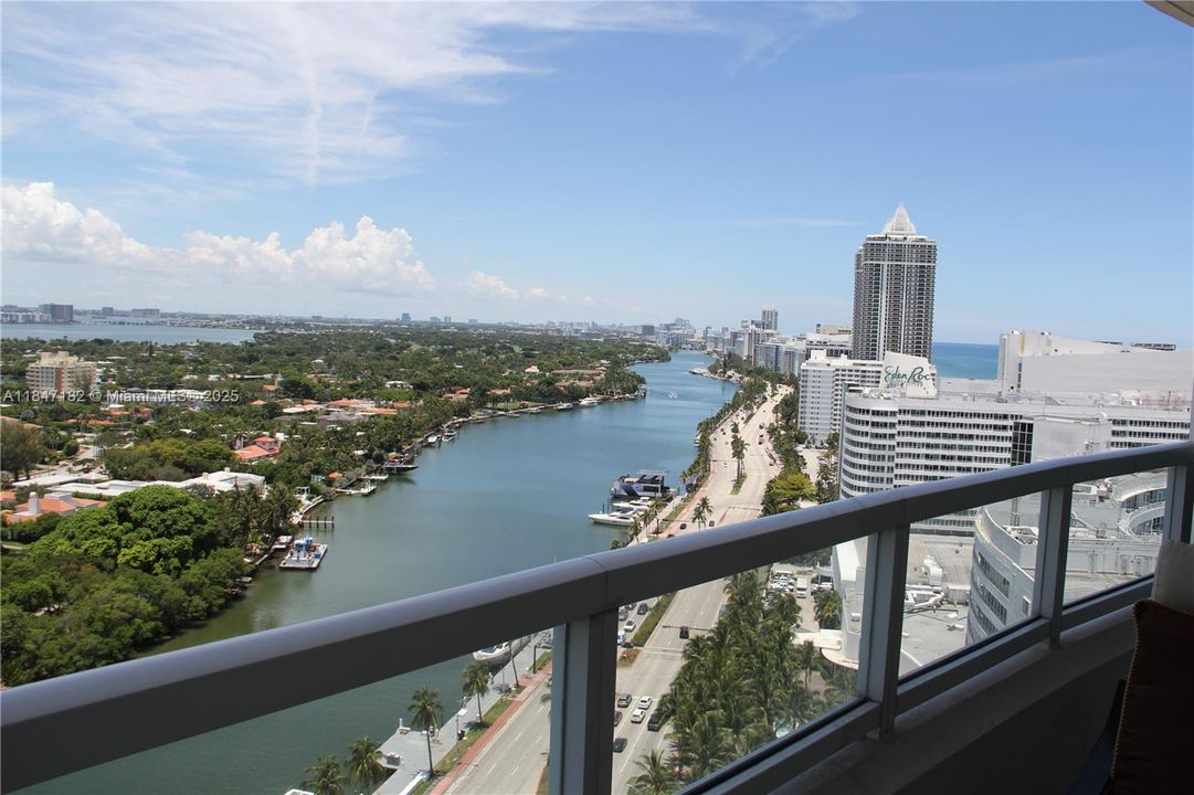 For Sale: $2,700,000 (2 beds, 3 baths, 1557 Square Feet)