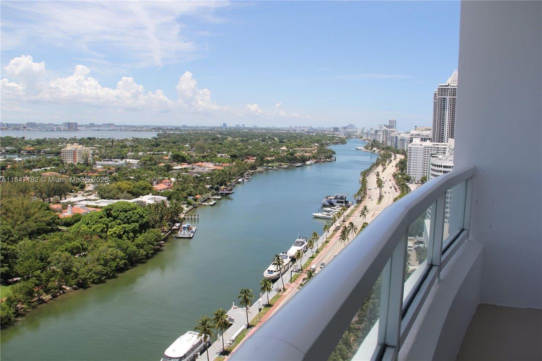 2317 JR Suite Balcony