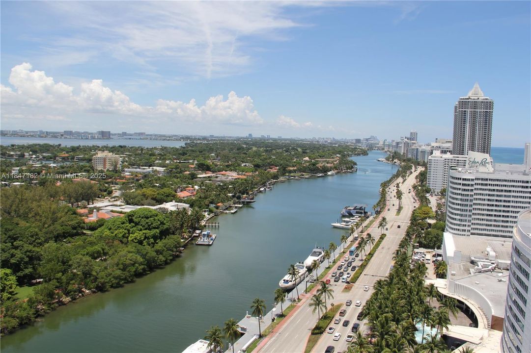 For Sale: $2,700,000 (2 beds, 3 baths, 1557 Square Feet)