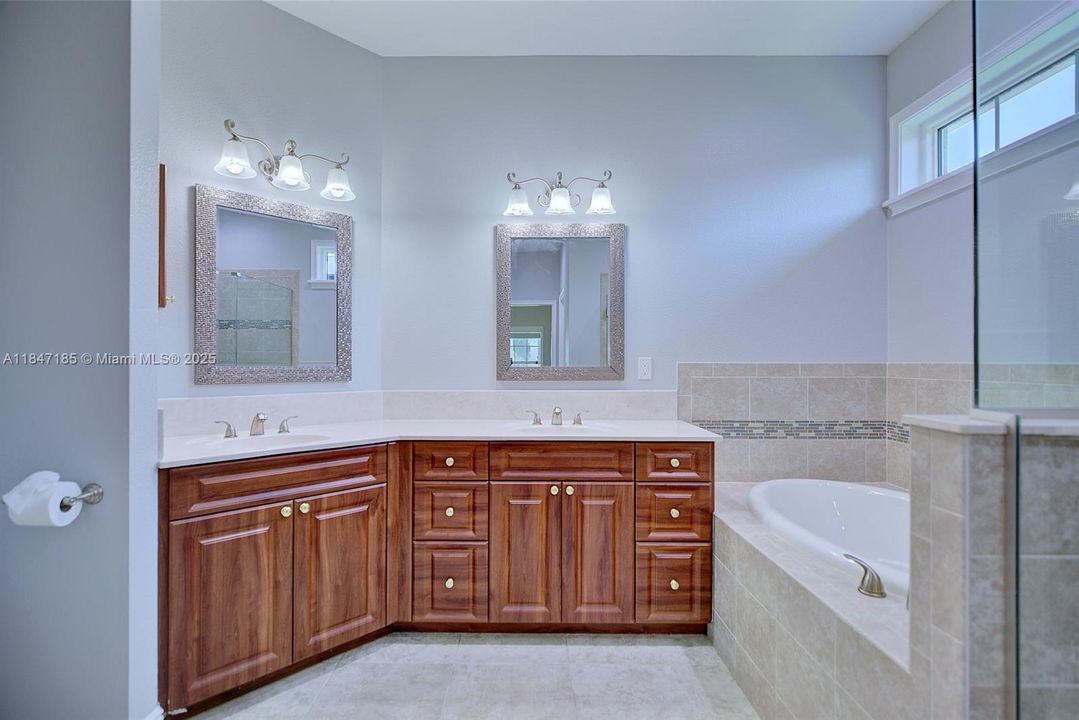 На продажу: $270,000 (3 спален, 2 ванн, 1719 Квадратных фут)