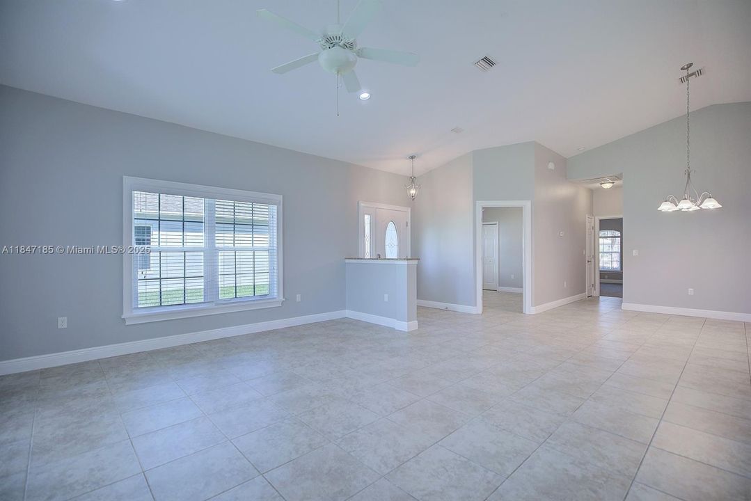 На продажу: $270,000 (3 спален, 2 ванн, 1719 Квадратных фут)