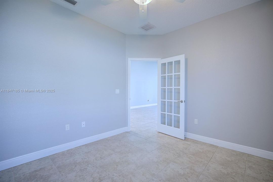 На продажу: $270,000 (3 спален, 2 ванн, 1719 Квадратных фут)