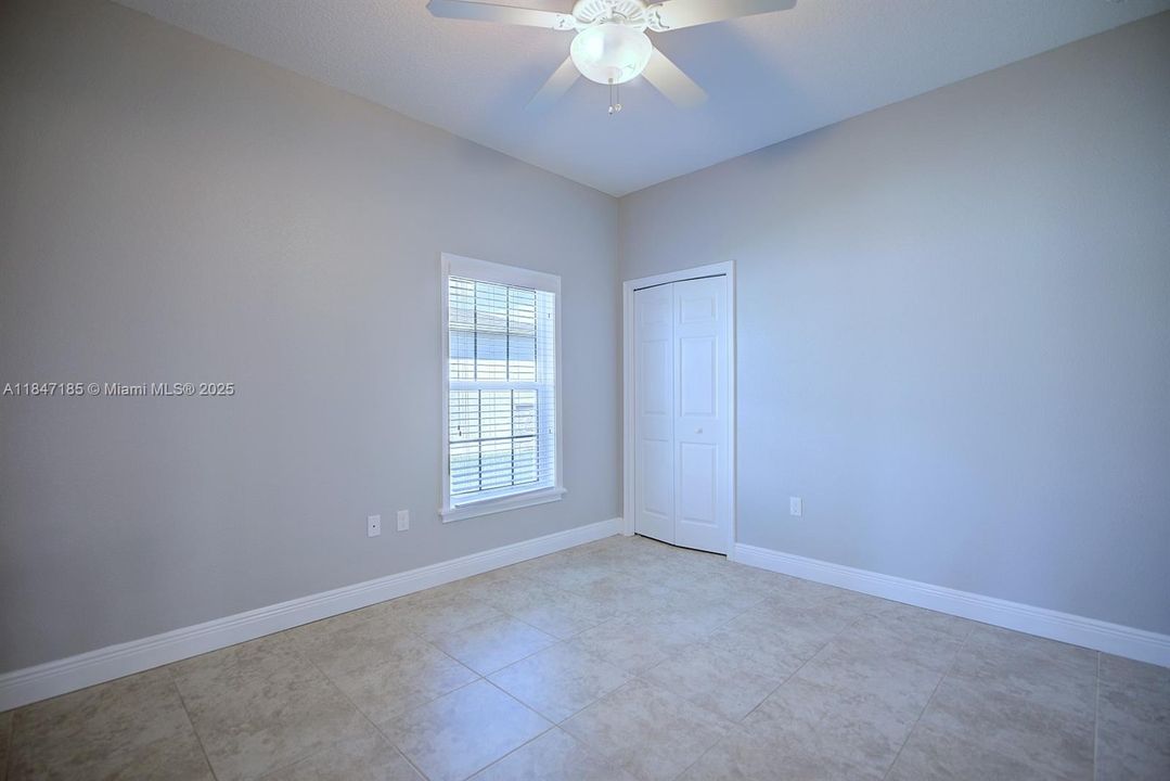 На продажу: $270,000 (3 спален, 2 ванн, 1719 Квадратных фут)