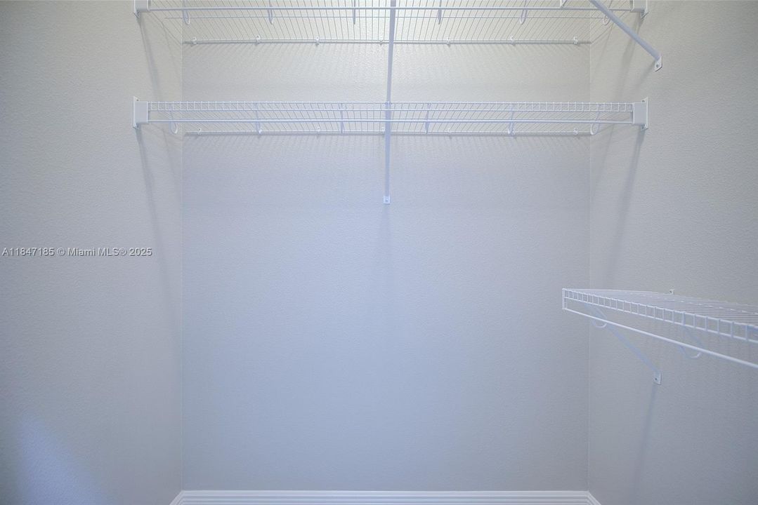 На продажу: $270,000 (3 спален, 2 ванн, 1719 Квадратных фут)