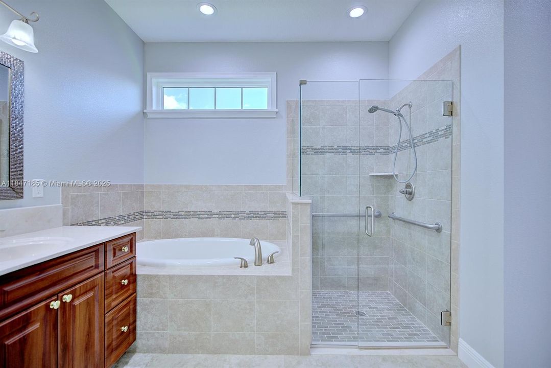 На продажу: $270,000 (3 спален, 2 ванн, 1719 Квадратных фут)