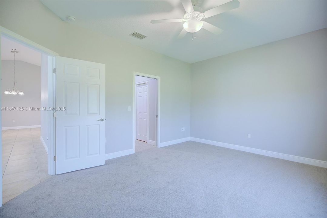 На продажу: $270,000 (3 спален, 2 ванн, 1719 Квадратных фут)