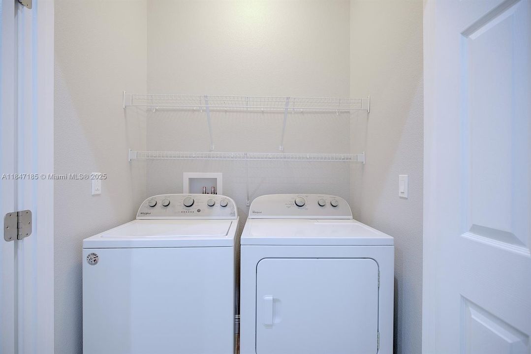 На продажу: $270,000 (3 спален, 2 ванн, 1719 Квадратных фут)