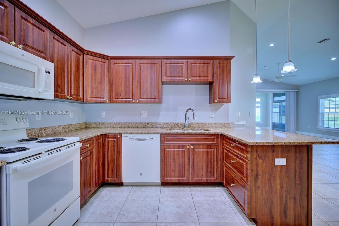 На продажу: $270,000 (3 спален, 2 ванн, 1719 Квадратных фут)