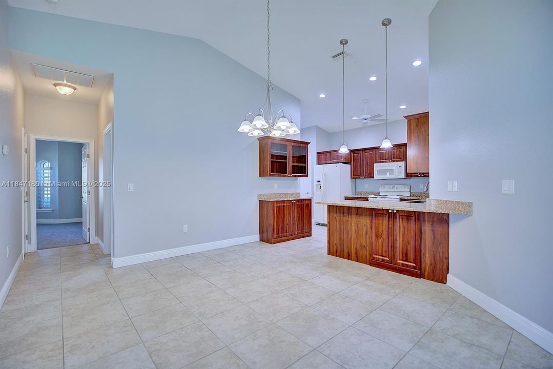 На продажу: $270,000 (3 спален, 2 ванн, 1719 Квадратных фут)