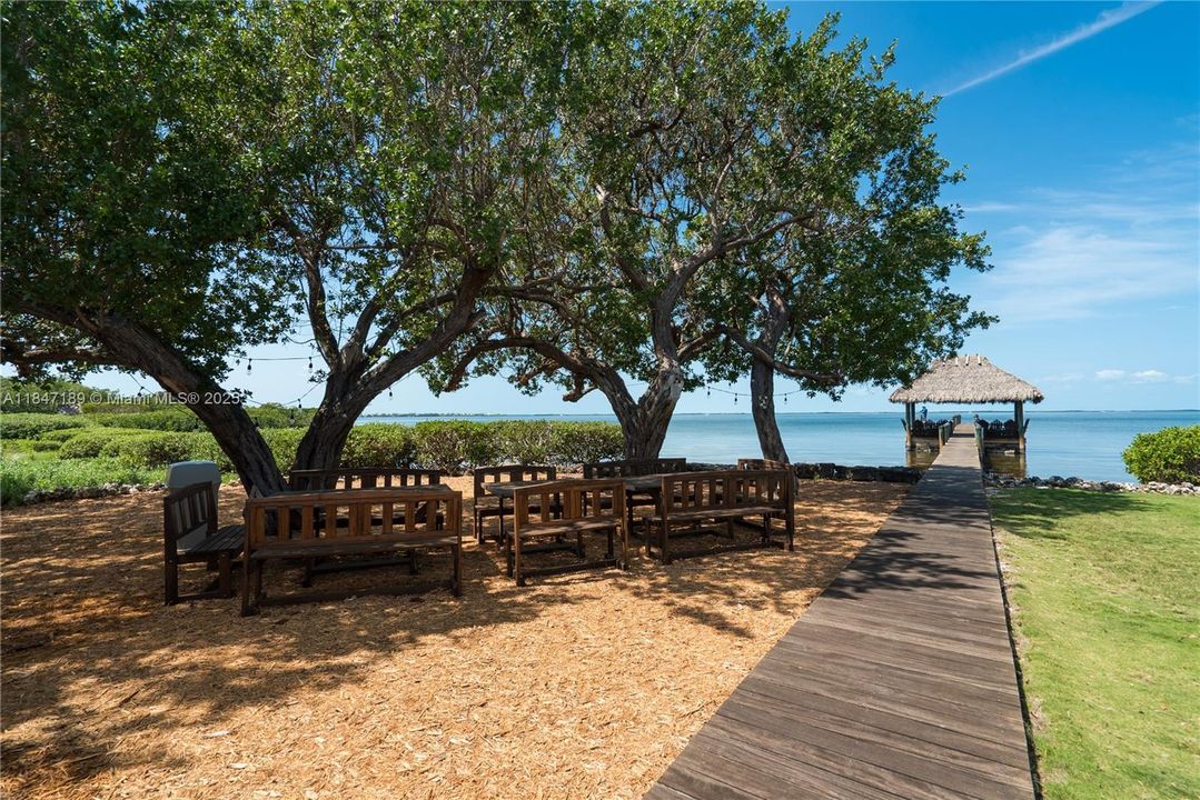 For Sale: $930,500 (2 beds, 2 baths, 1423 Square Feet)