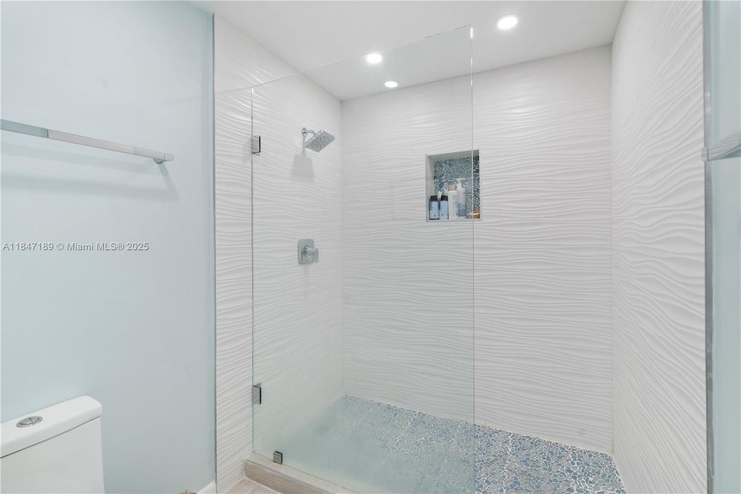 For Sale: $930,500 (2 beds, 2 baths, 1423 Square Feet)