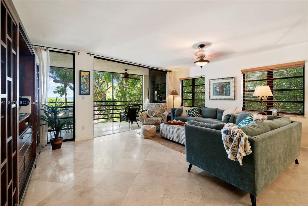 For Sale: $930,500 (2 beds, 2 baths, 1423 Square Feet)