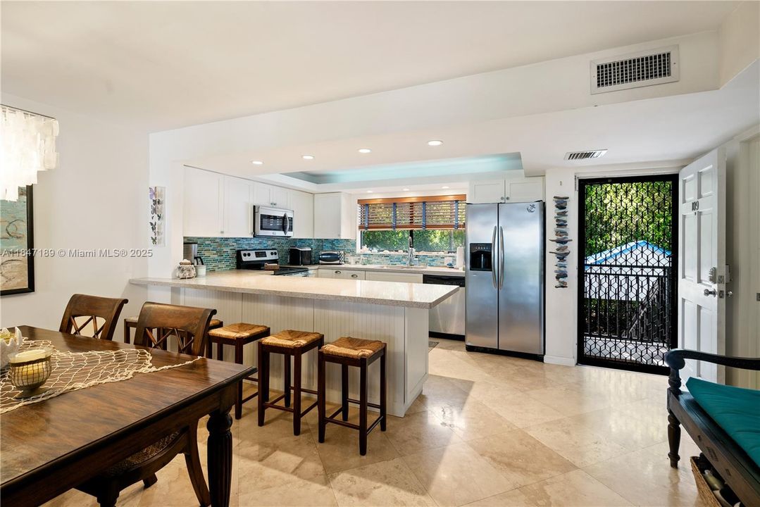 For Sale: $930,500 (2 beds, 2 baths, 1423 Square Feet)