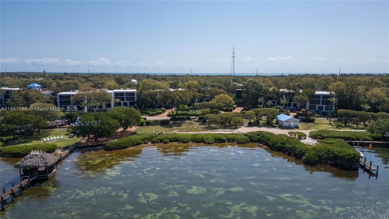 For Sale: $930,500 (2 beds, 2 baths, 1423 Square Feet)