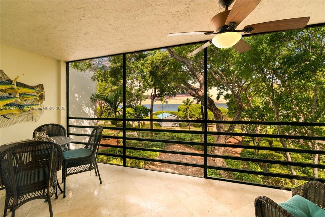 For Sale: $930,500 (2 beds, 2 baths, 1423 Square Feet)