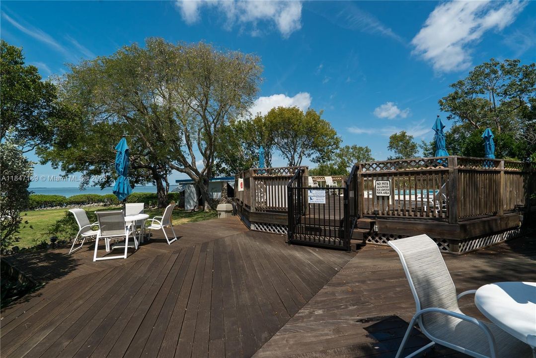 For Sale: $930,500 (2 beds, 2 baths, 1423 Square Feet)