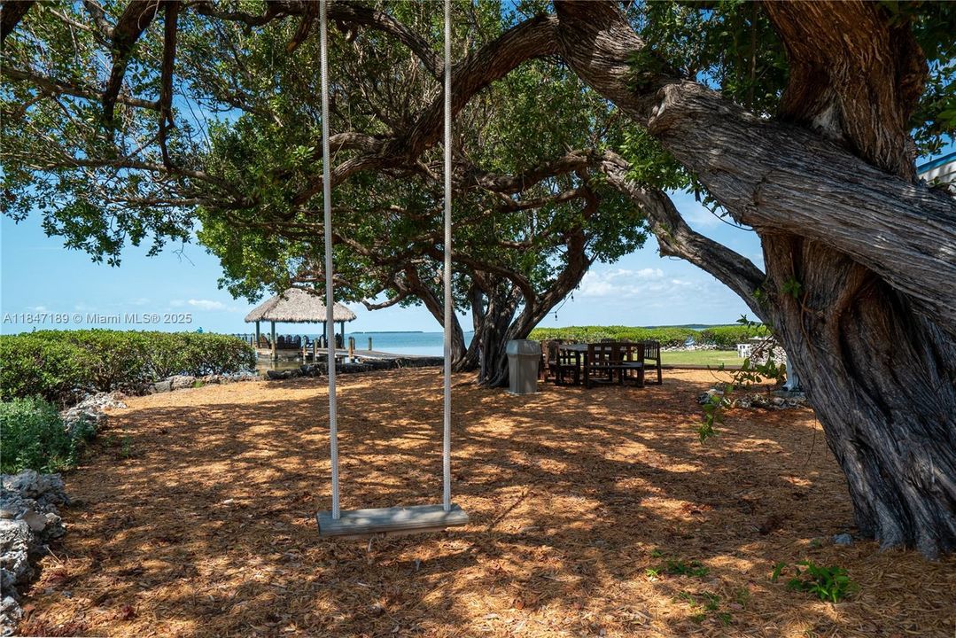 For Sale: $930,500 (2 beds, 2 baths, 1423 Square Feet)