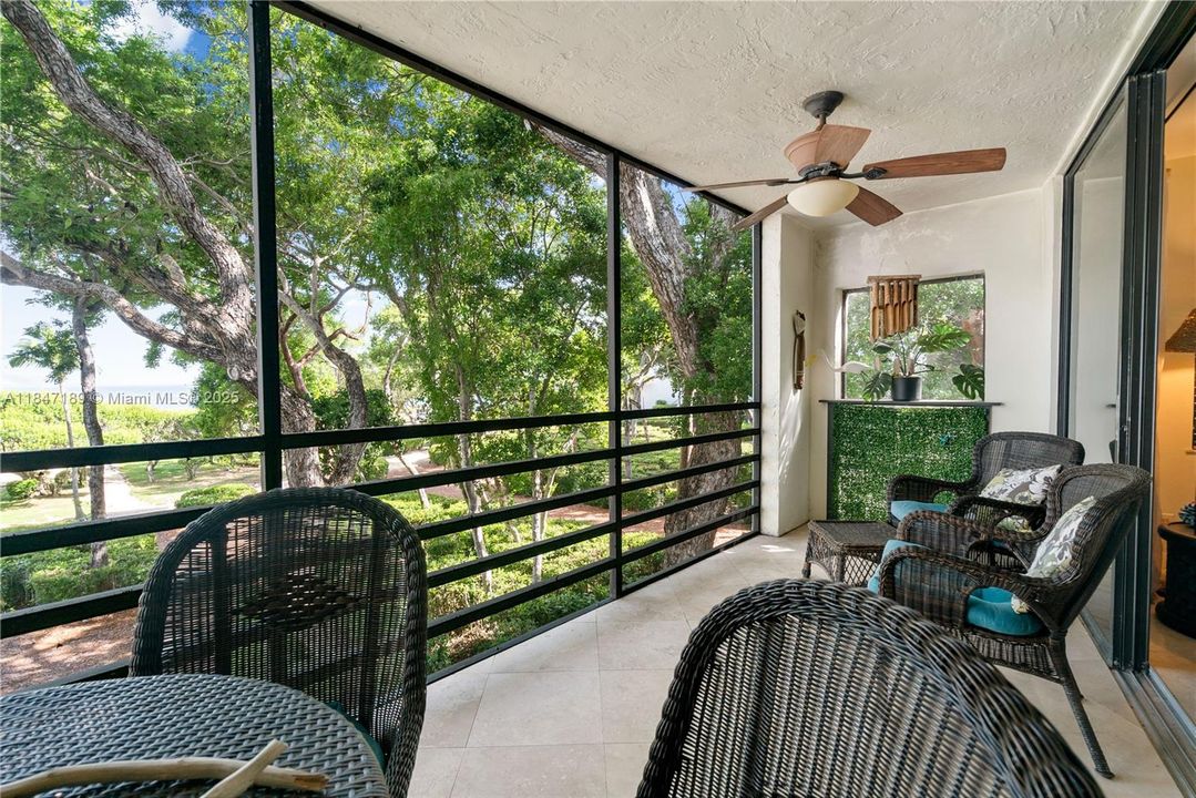 For Sale: $930,500 (2 beds, 2 baths, 1423 Square Feet)