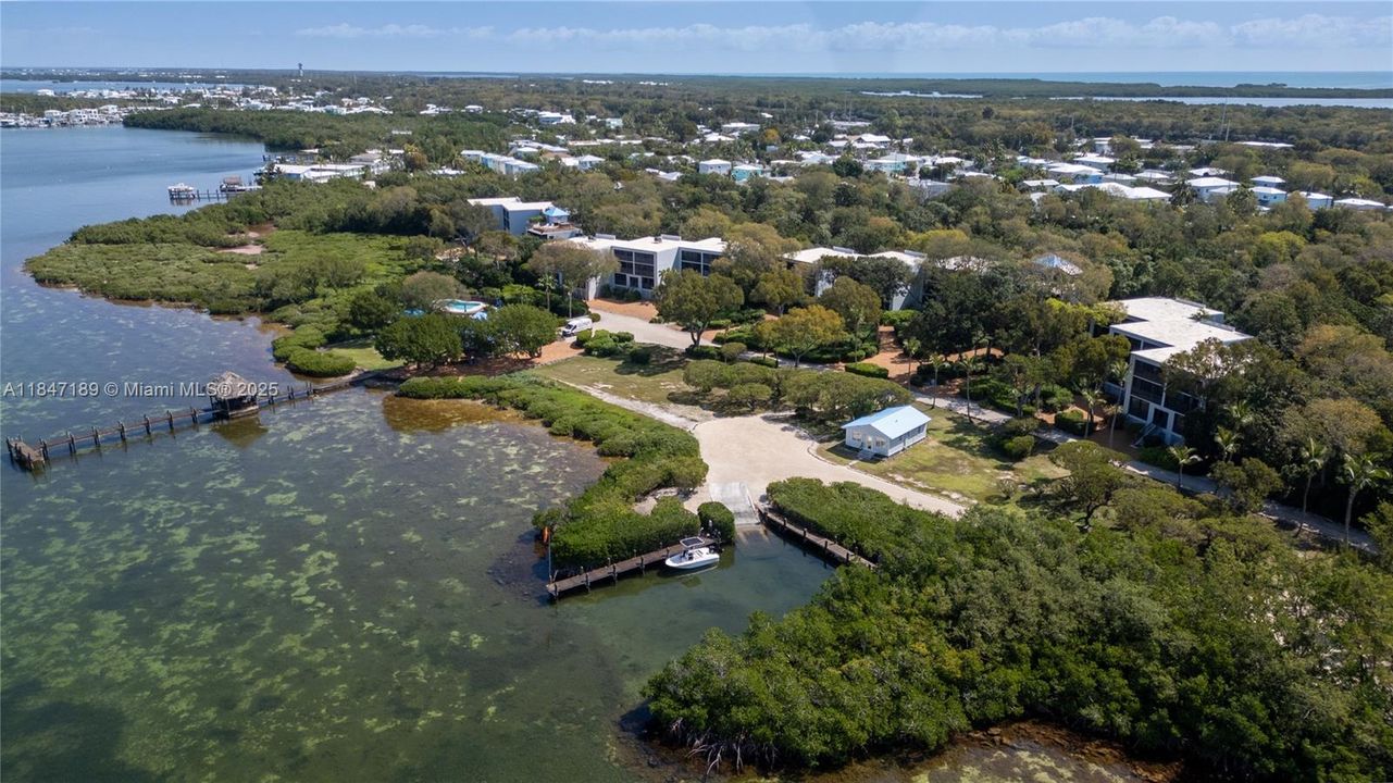 For Sale: $930,500 (2 beds, 2 baths, 1423 Square Feet)