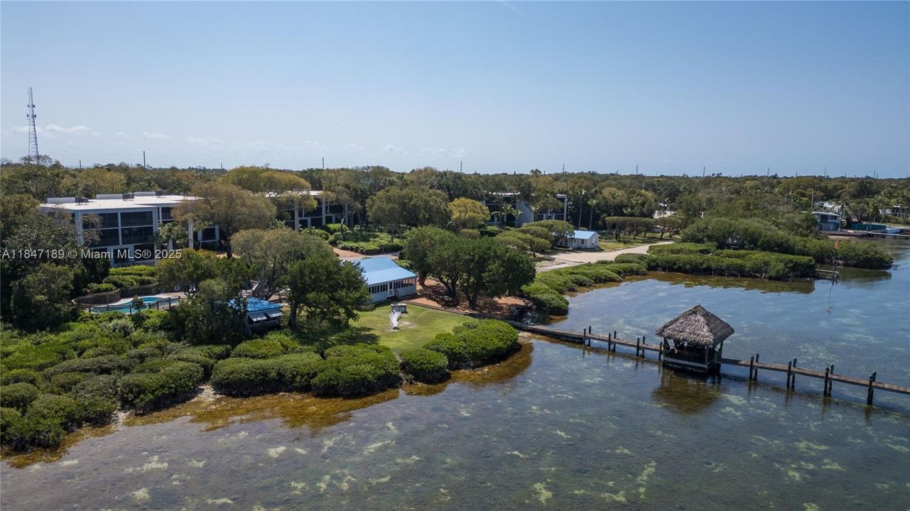 For Sale: $930,500 (2 beds, 2 baths, 1423 Square Feet)