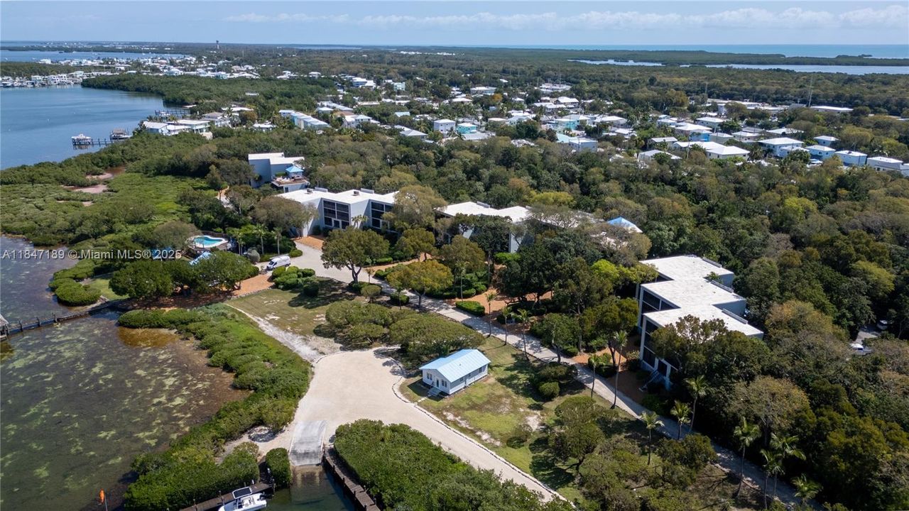 For Sale: $930,500 (2 beds, 2 baths, 1423 Square Feet)