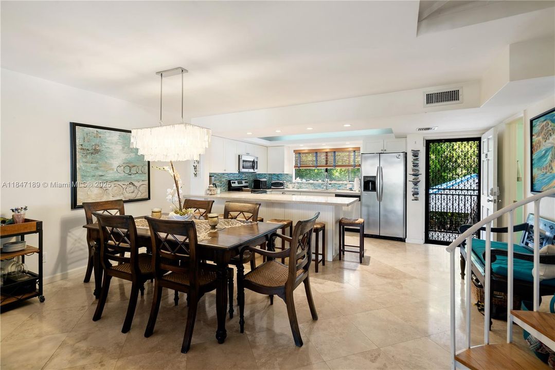 For Sale: $930,500 (2 beds, 2 baths, 1423 Square Feet)