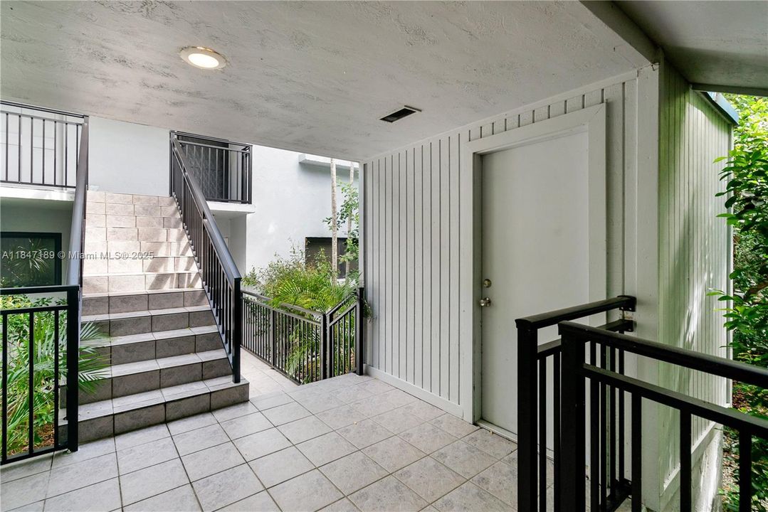 For Sale: $930,500 (2 beds, 2 baths, 1423 Square Feet)