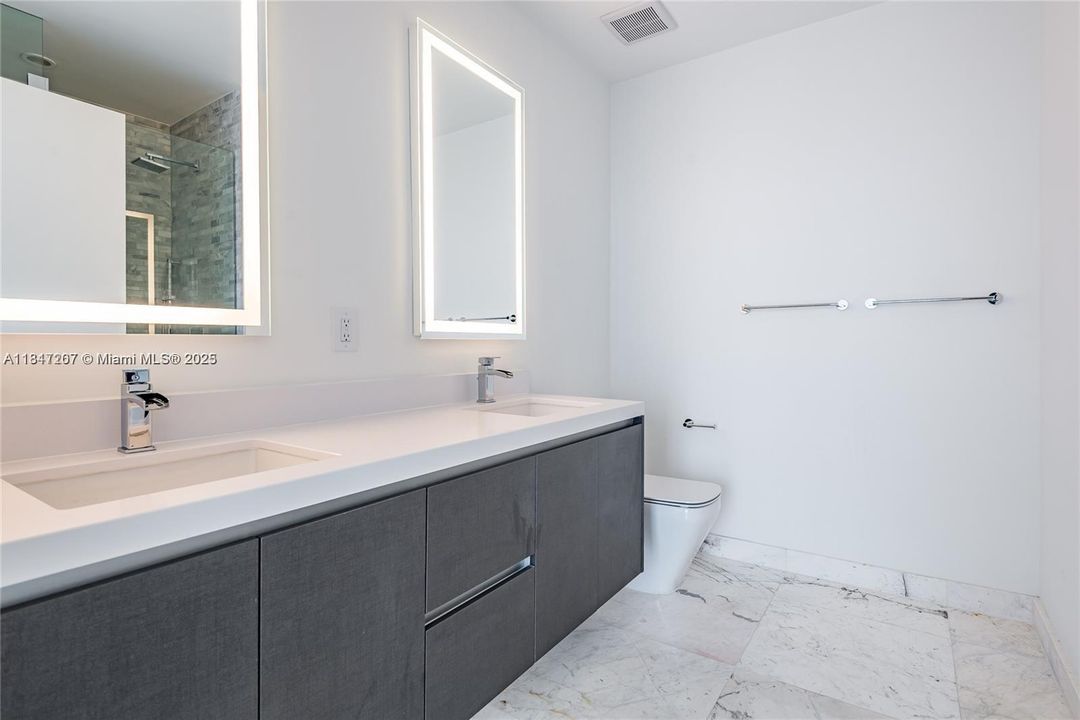 En Venta: $665,000 (1 camas, 2 baños, 1018 Pies cuadrados)