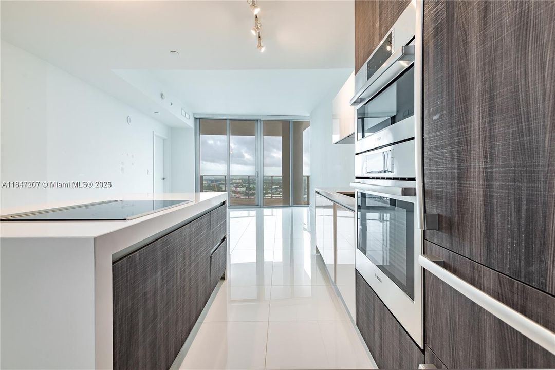 En Venta: $665,000 (1 camas, 2 baños, 1018 Pies cuadrados)