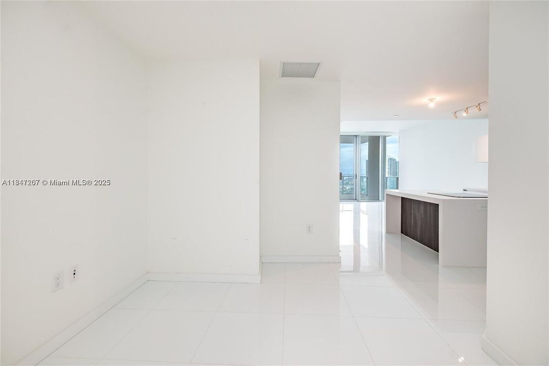 En Venta: $665,000 (1 camas, 2 baños, 1018 Pies cuadrados)