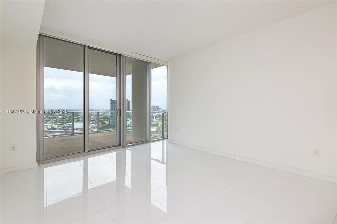 En Venta: $665,000 (1 camas, 2 baños, 1018 Pies cuadrados)
