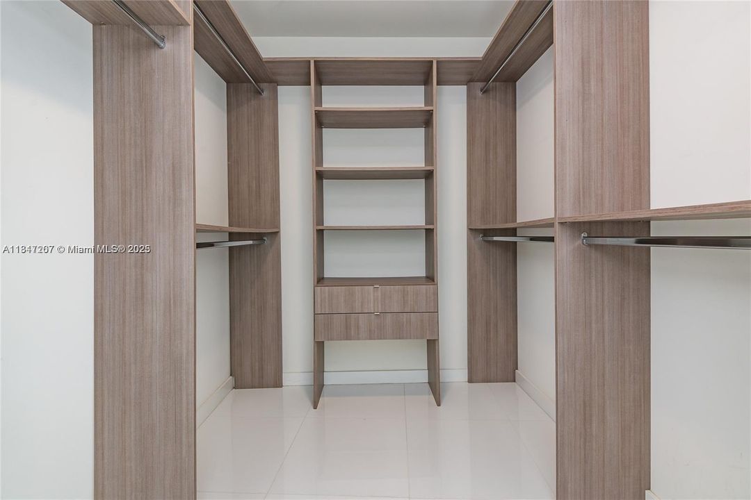 En Venta: $665,000 (1 camas, 2 baños, 1018 Pies cuadrados)