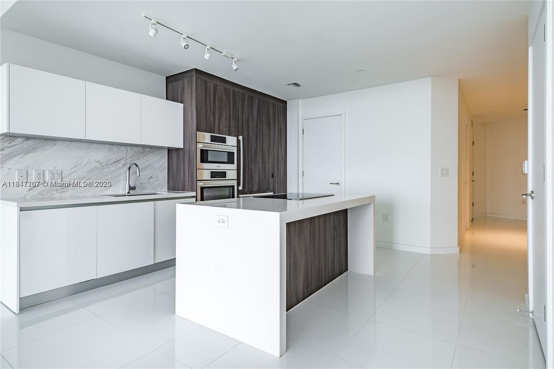 En Venta: $665,000 (1 camas, 2 baños, 1018 Pies cuadrados)