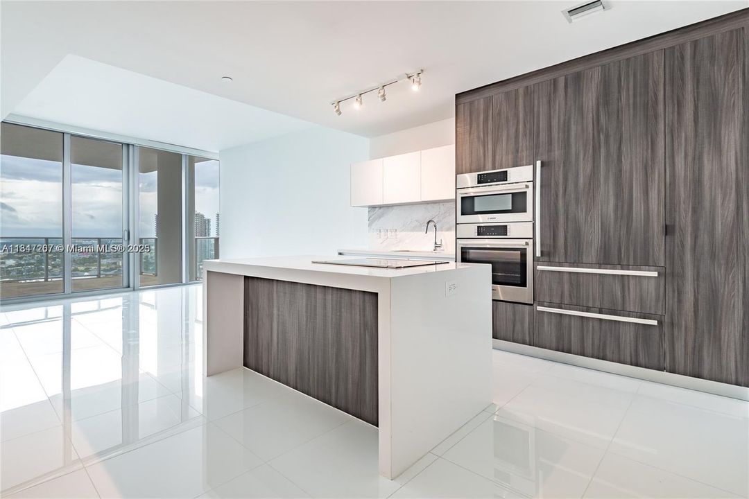 En Venta: $665,000 (1 camas, 2 baños, 1018 Pies cuadrados)