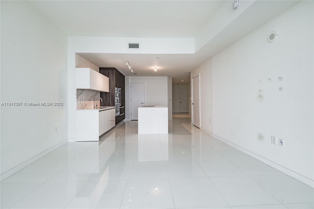 En Venta: $665,000 (1 camas, 2 baños, 1018 Pies cuadrados)