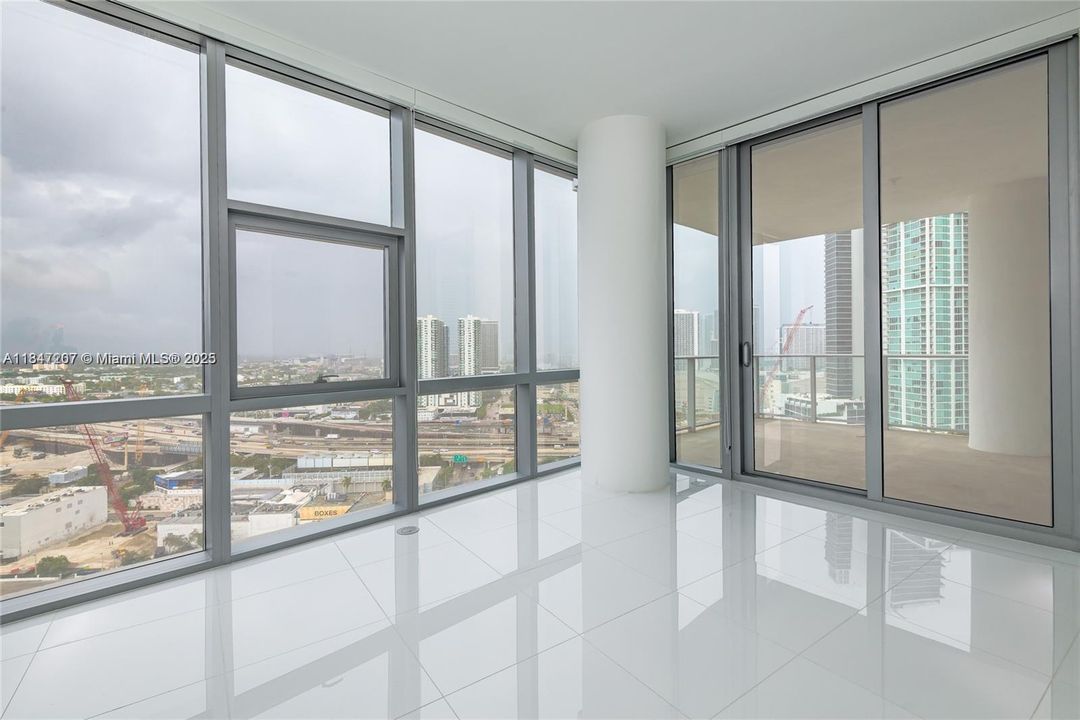 En Venta: $665,000 (1 camas, 2 baños, 1018 Pies cuadrados)