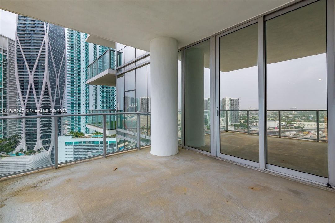 En Venta: $665,000 (1 camas, 2 baños, 1018 Pies cuadrados)