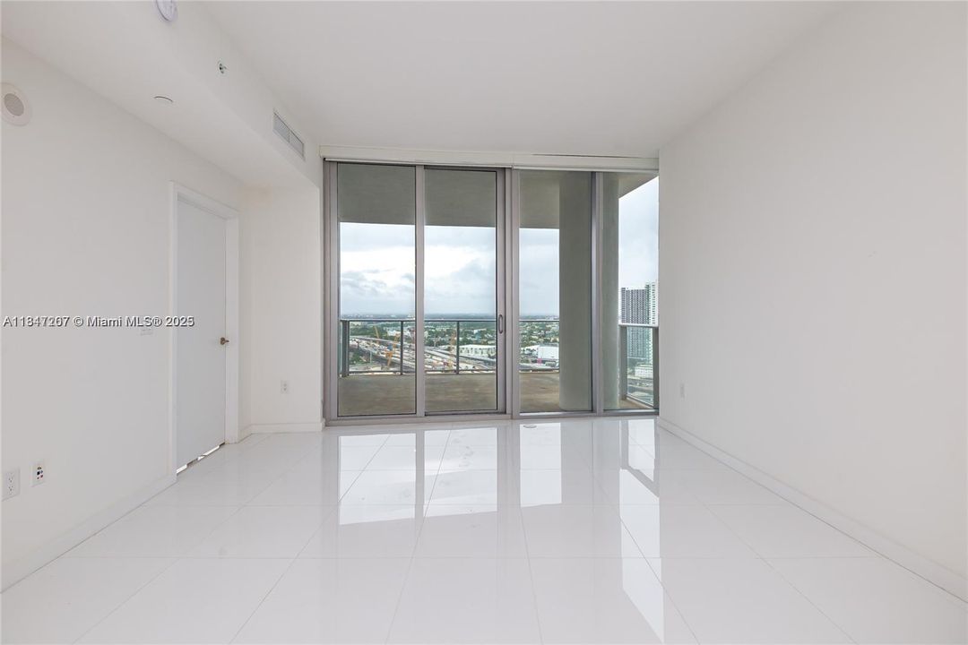 En Venta: $665,000 (1 camas, 2 baños, 1018 Pies cuadrados)
