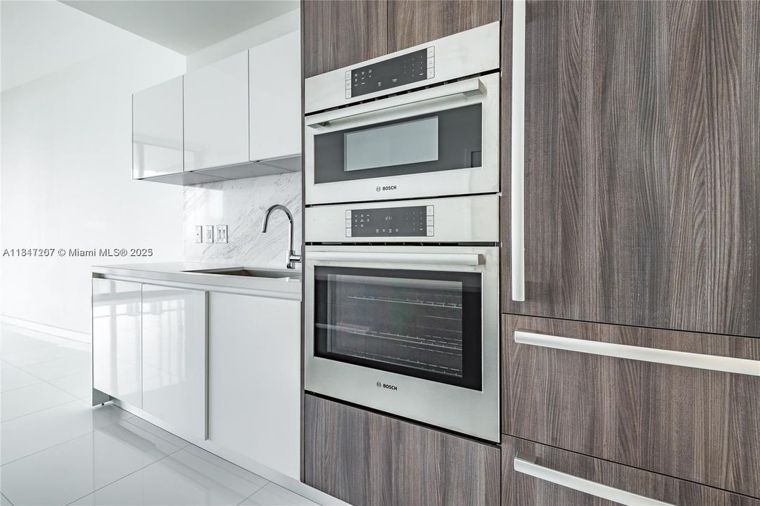 En Venta: $665,000 (1 camas, 2 baños, 1018 Pies cuadrados)