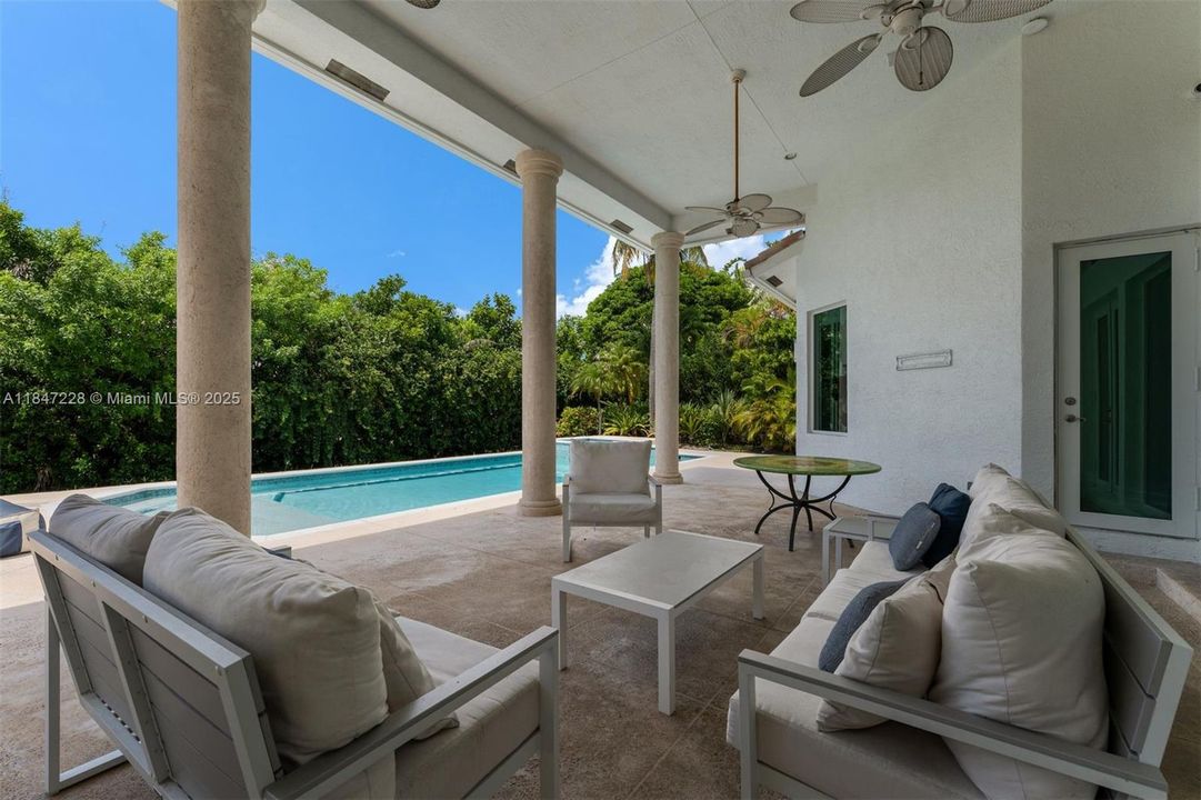 最近售出: $2,450,000 (5 贝兹, 5 浴室, 4136 平方英尺)