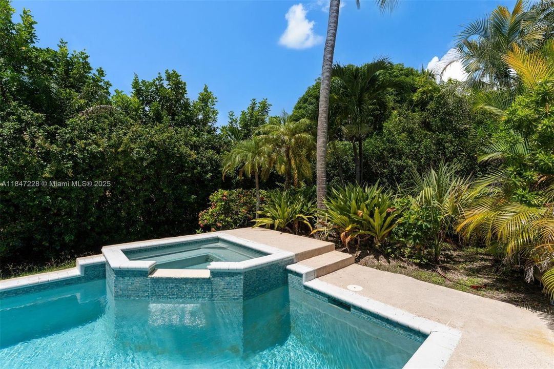 最近售出: $2,450,000 (5 贝兹, 5 浴室, 4136 平方英尺)