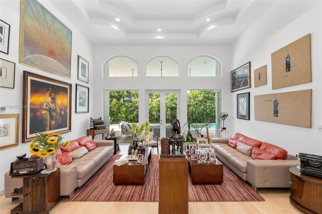 最近售出: $2,450,000 (5 贝兹, 5 浴室, 4136 平方英尺)