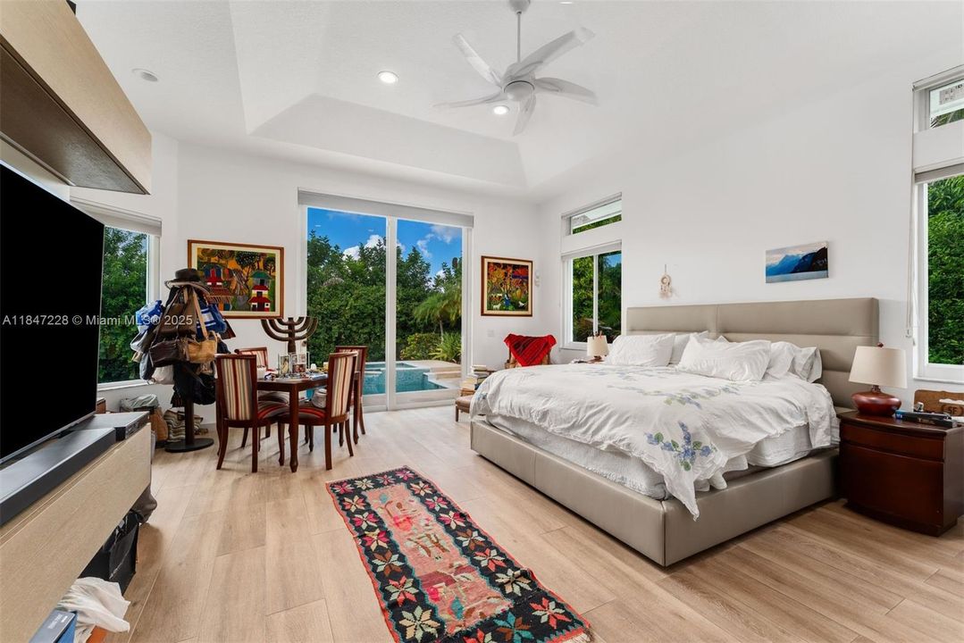 最近售出: $2,450,000 (5 贝兹, 5 浴室, 4136 平方英尺)