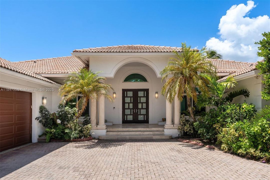 最近售出: $2,450,000 (5 贝兹, 5 浴室, 4136 平方英尺)